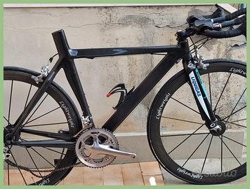 Mezzo da triathlon in carbonio