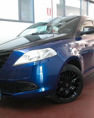 Lancia Ypsilon 1.2 69 CV 5 porte S Momodesign