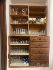 Bicchieri piatti e posateria