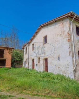 Rustico / Casale di 560 m² con più di 5 locali e b
