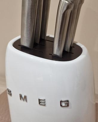 ceppo coltelli smeg + 6 coltelli ( nuovo)
