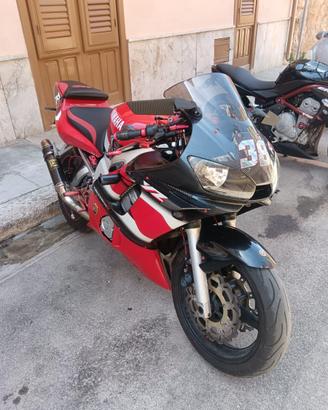 Yamaha YZF R6 Gioiello rosso