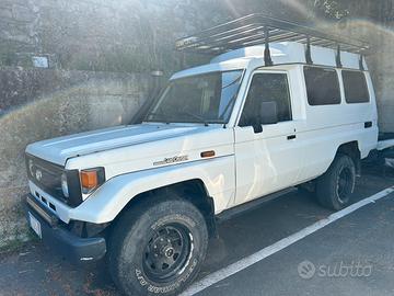 Toyota land cruiser HZJ 75 78