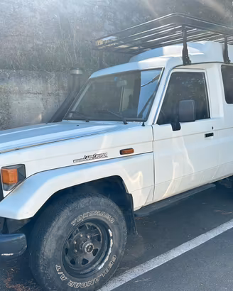Toyota land cruiser HZJ 75 78