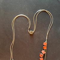 Lunga collana in acciaio con intermezzo