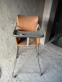 Seggiolone vintage anni 60 similpelle