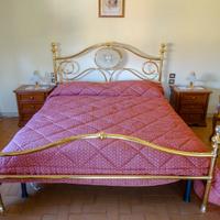Letto matrimoniale in ottone materasso e comodini