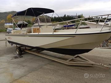 Boston Whaler outrage 22 WD