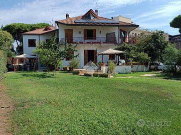 PORZIONE DI BIFAMILIARE A SANTA MARINELLA