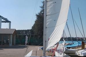 catamarano dart 18