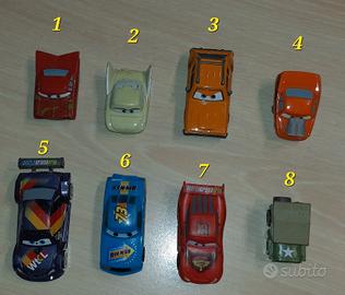 Vari giocattoli serie "Veicoli piccoli con occhi"