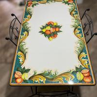 Tavolo in pietra lavica in stile siciliano