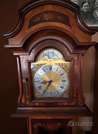 Orologio a pendolo a colonna