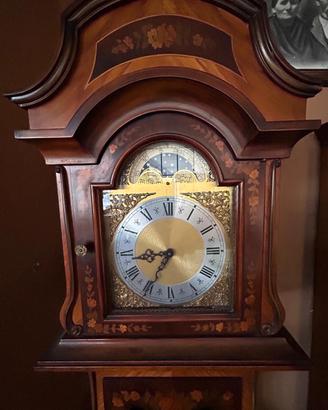 Orologio a pendolo a colonna