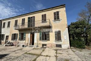 CASA INDIPENDENTE CON GIARDINO E TERRENO