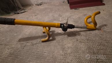 blocca sterzo meccanico