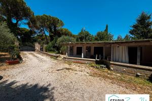 Casa indipendente con giardino