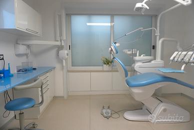 Studio Odontoiatrico offre stanza operativa Napoli