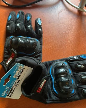 Guanti nuovi mai utilizzati bici/moto con protezio
