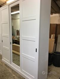 Armadio con porte scorrevoli