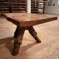 Tavolo in legno con panche