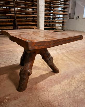 Tavolo in legno con panche