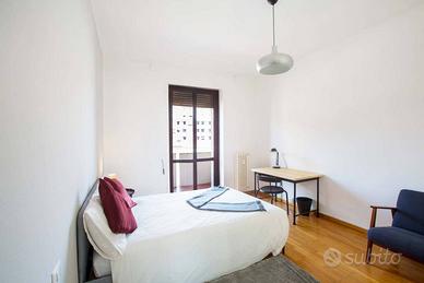 Stanza in appartamento di 80 m² a Milano