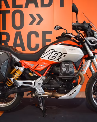 Moto Guzzi V 85 TT 2025 - 10.000 KM - UNIPRO -ACCE