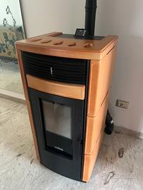 Stufa a pellet canalizzabile