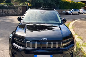 Jeep Avenger Summit e-Hybrid MHEV nera