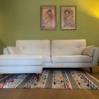 Divano 3 posti con pouf, colore panna