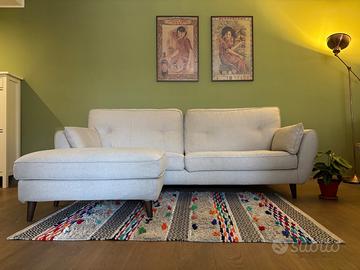 Divano 3 posti con pouf, colore panna