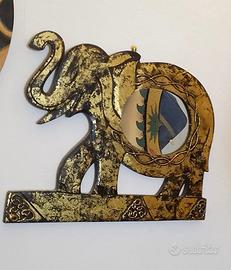 Specchi di vario tipo.