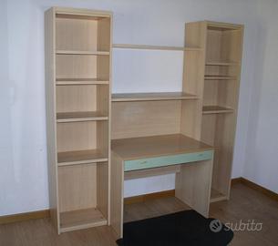 Scrivania per ragazzi con libreria