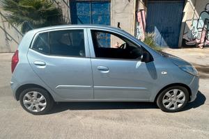 Hyundai i10 1.1b con soli 74000 km accetto permute