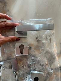 Maniglia squadrata cromo satinata