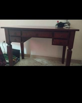 Scrivania in legno massello con 5 cassetti