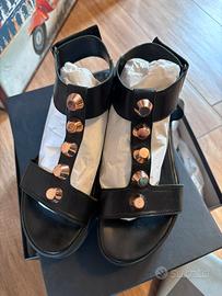 Sandalo nero in pelleVic Matiè