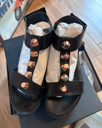 Sandalo nero in pelleVic Matiè