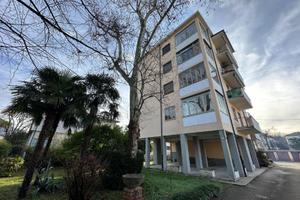 RARO APPARTAMENTO PLURICAMERE NEL CUORE DI MONT...