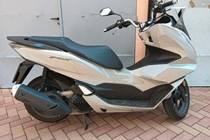 Honda PCX 125, Settembre 2025, km 7.000,
