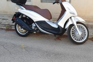  Beverly 300 Anno 2019.  3200 euro 