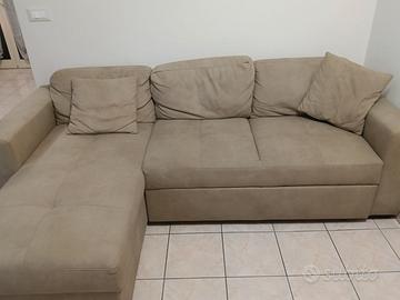 Divano contenitore con penisola