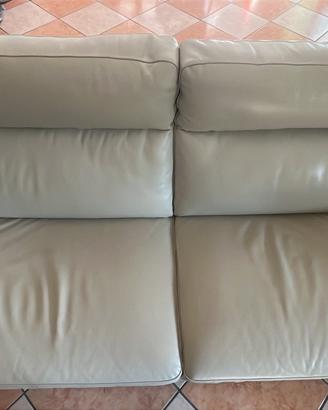 Due divani poltrone e sofa