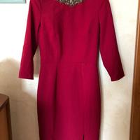 Tubino fucsia con gioielli