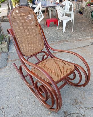 Sedia a dondolo vintage legno e paglia di Vienna