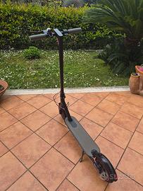 Monopattino elettrico pieghevole 