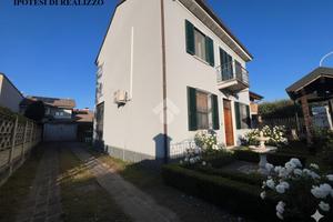 VILLA SINGOLA A SEREGNO
