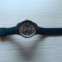 Orologio da uomo nero e arancione