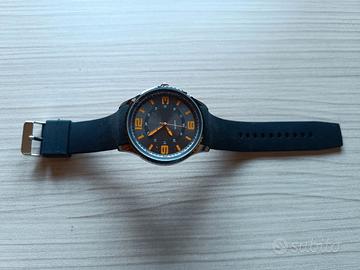 Orologio da uomo nero e arancione